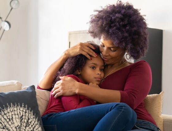 Cómo acompañar a tu hija en su primera menstruación: tips prácticos y pautas sencillas
